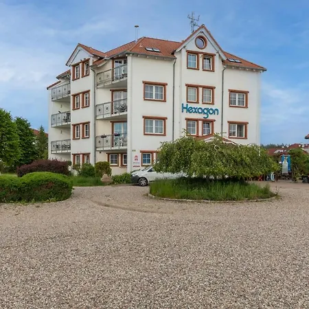 Hexagon Grzybowo By Renters Apartment